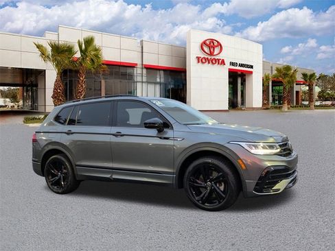 Used 2024 Volkswagen Tiguan SE R-Line image 2