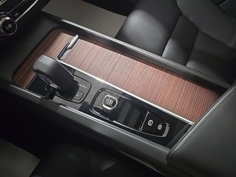 Used 2023 Volvo XC60 B5 Plus w/ Climate Package image 12