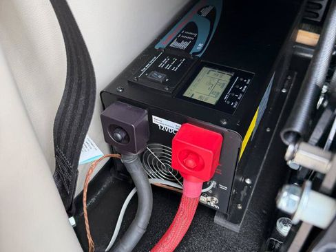 Used 2017 Mercedes-Benz Sprinter 3500 image 92