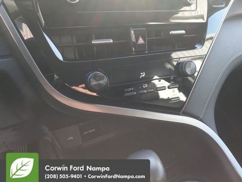 Used 2022 Toyota Camry SE image 17