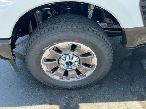Used 2025 Ford F350 King Ranch AWD/4WD image 11
