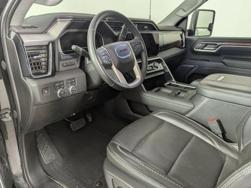 Used 2025 GMC Sierra 2500 Denali w/ Technology Package AWD/4WD image 11