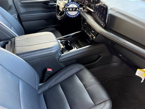 Used 2025 Chevrolet Suburban RST image 25