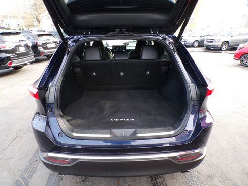 Used 2022 Toyota Venza XLE image 17