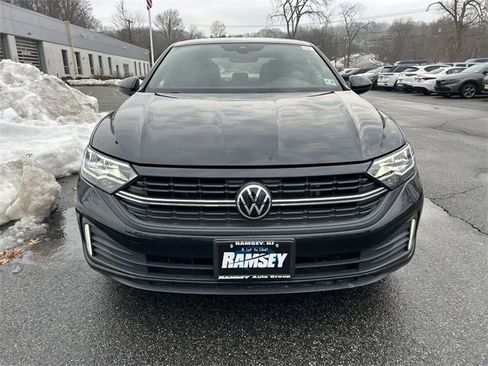 Used 2023 Volkswagen Jetta Sport image 3