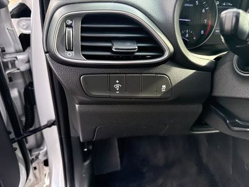 Used 2018 Hyundai Elantra GT image 15