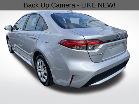 Used 2022 Toyota Corolla LE image 6