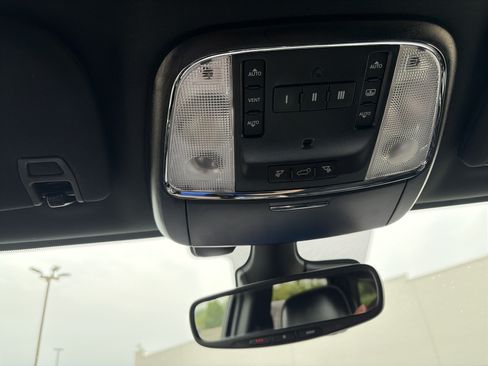 Used 2019 Jeep Grand Cherokee Overland RWD image 33
