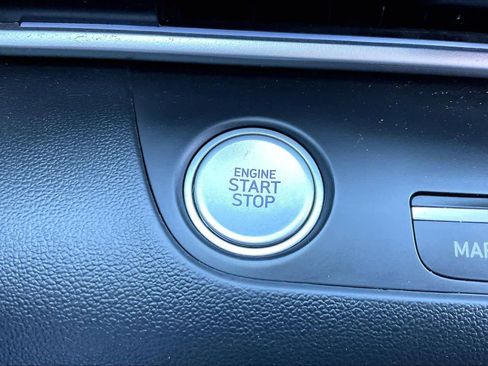 Used 2024 Hyundai Elantra Limited image 33