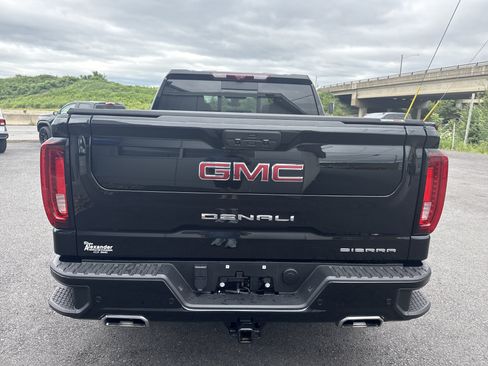 Used 2022 GMC Sierra 1500 Denali w/ Denali Reserve Package AWD/4WD image 3