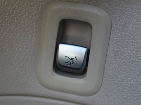 Used 2016 Mercedes-Benz C 300 Sedan image 31