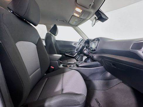 Used 2023 Kia Soul LX image 29