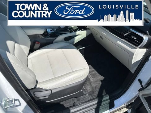 Used 2025 Kia Telluride S FWD image 19