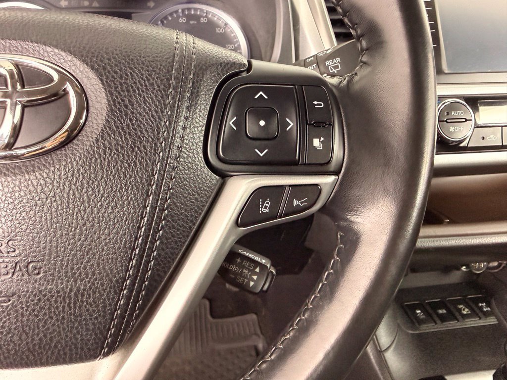 Used 2018 Toyota Highlander AWD V6 image 24