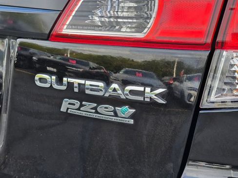 Used 2010 Subaru Outback 2.5i AWD/4WD image 10
