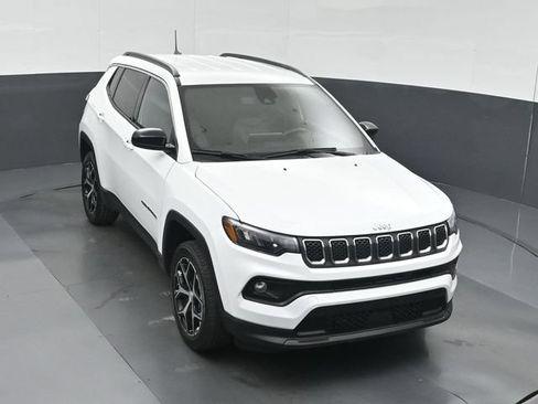 Used 2024 Jeep Compass Latitude w/ Altitude Special Edition AWD/4WD image 43