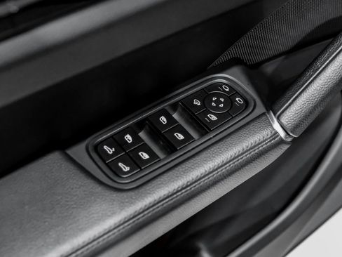 Used 2023 Porsche Cayenne image 50