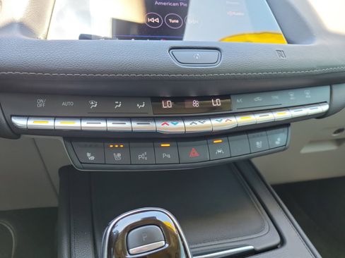 Used 2020 Cadillac XT4 Premium Luxury w/ Enhanced Visibility Package FWD image 27