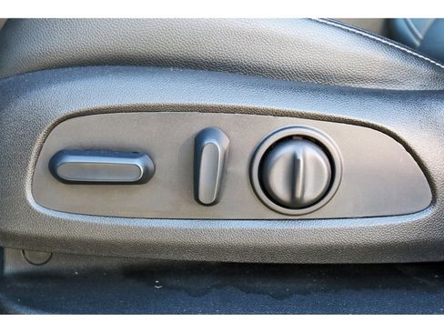 Used 2024 GMC Terrain SLT image 21