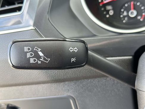 Used 2020 Volkswagen Tiguan SE image 21