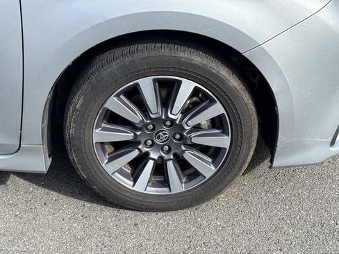 Used 2020 Toyota Sienna Limited Premium image 7