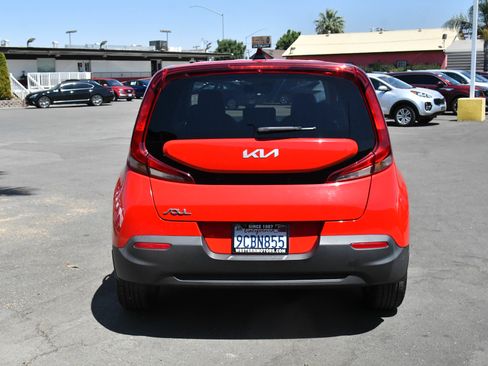 Used 2022 Kia Soul LX w/ Technology Package FWD image 7