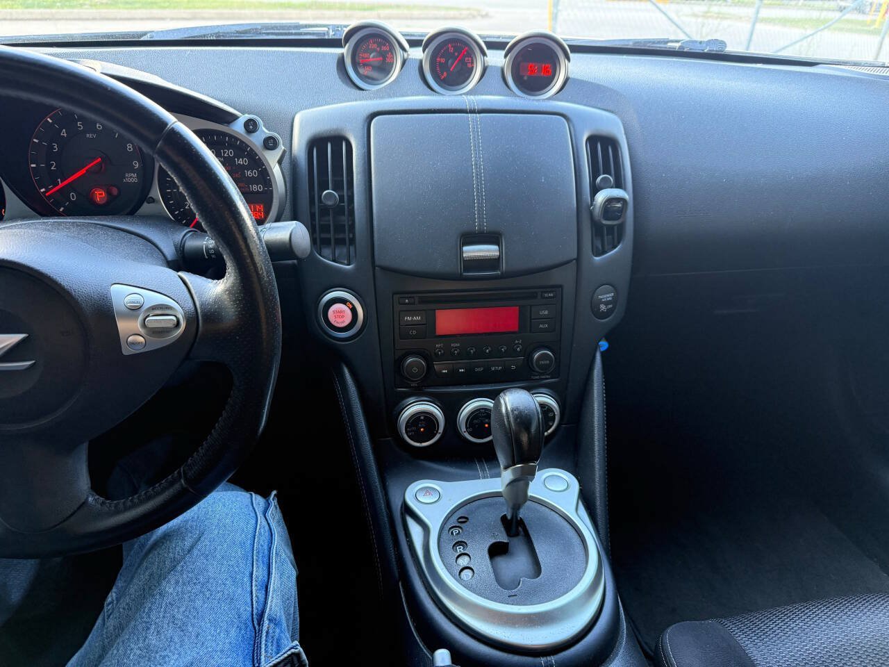 Used 2016 Nissan 370Z Coupe RWD image 31