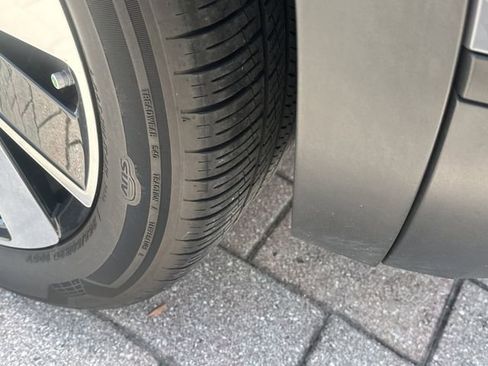 Certified 2024 Volkswagen Atlas Cross Sport SE image 11