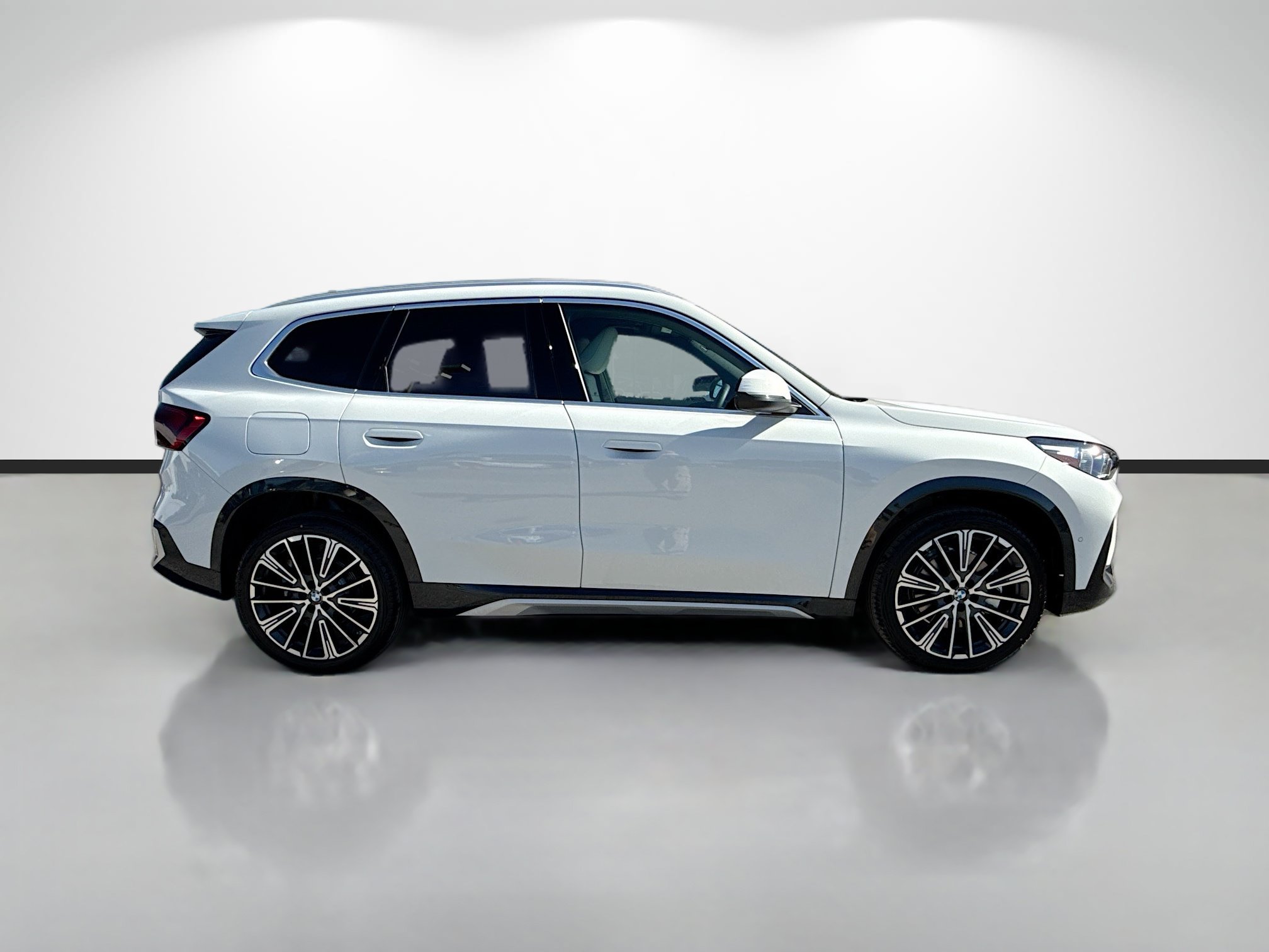 New 2026 BMW X1 xDrive28i w/ Convenience Package AWD/4WD image 2