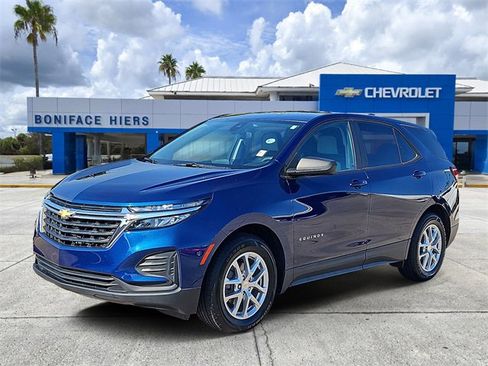 Used 2022 Chevrolet Equinox LS w/ LS Convenience Package image 2