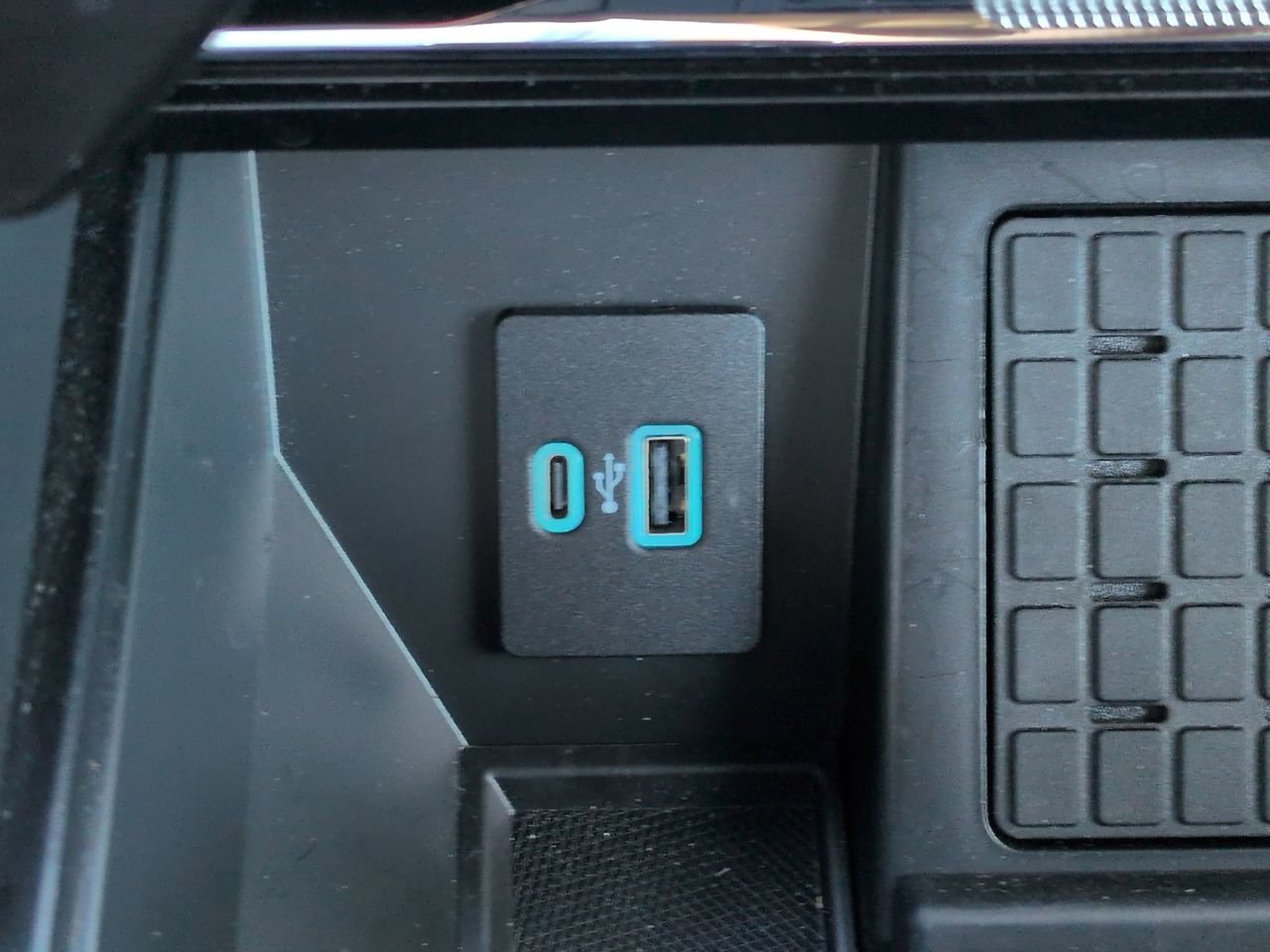 Used 2023 Ford F150 Lariat w/ Equipment Group 502A High AWD/4WD image 23