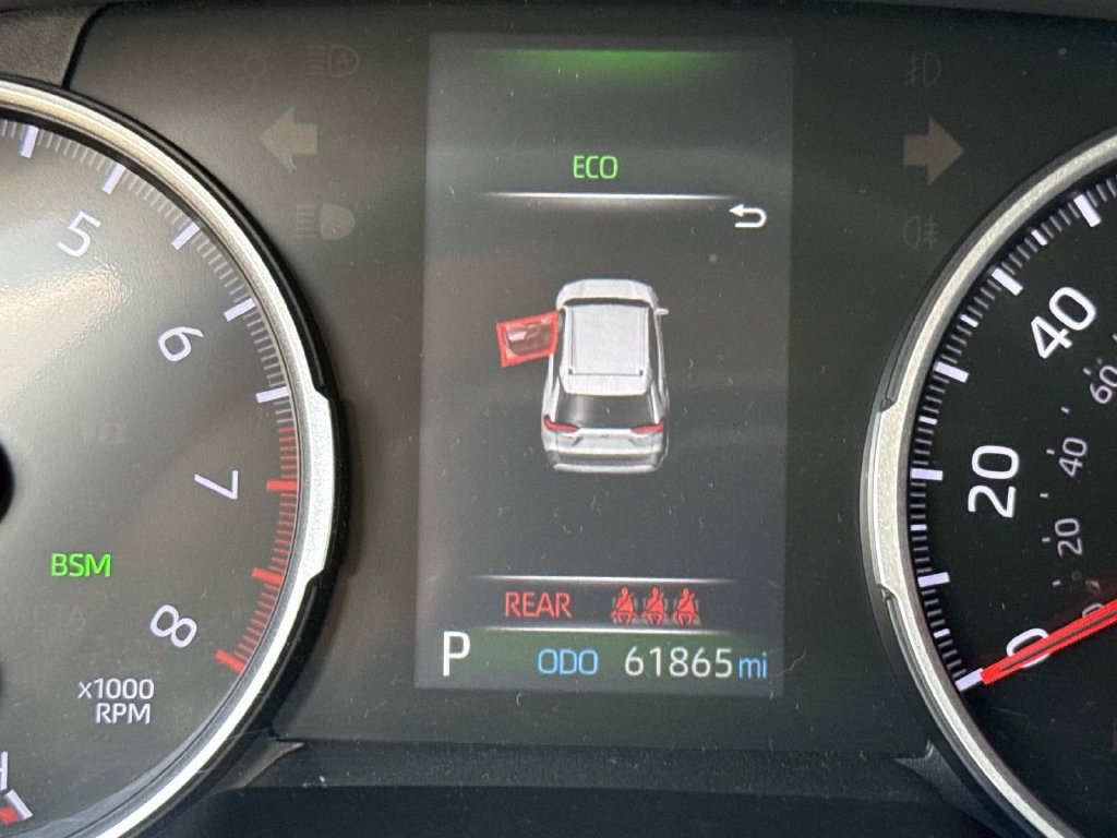 Used 2021 Toyota RAV4 XLE w/ Convenience Package FWD image 39