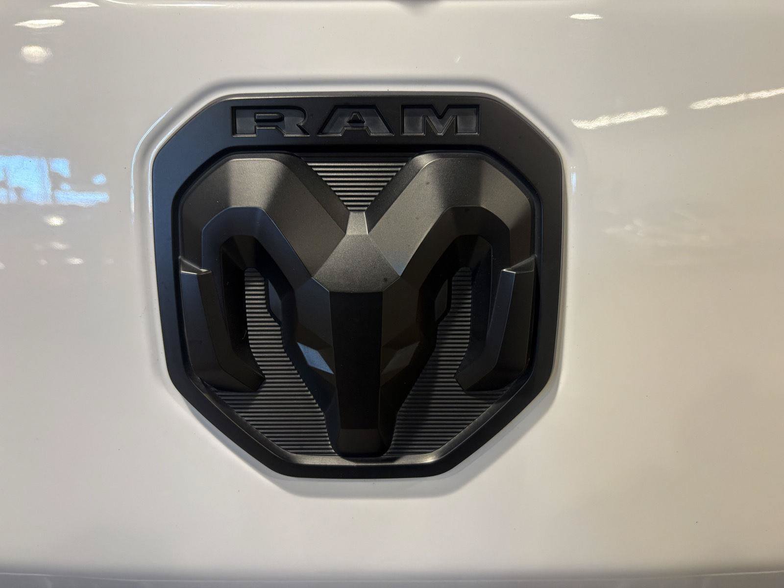 Used 2024 RAM 1500 Laramie AWD/4WD image 13