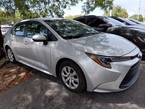 Used 2024 Toyota Corolla LE FWD image 2
