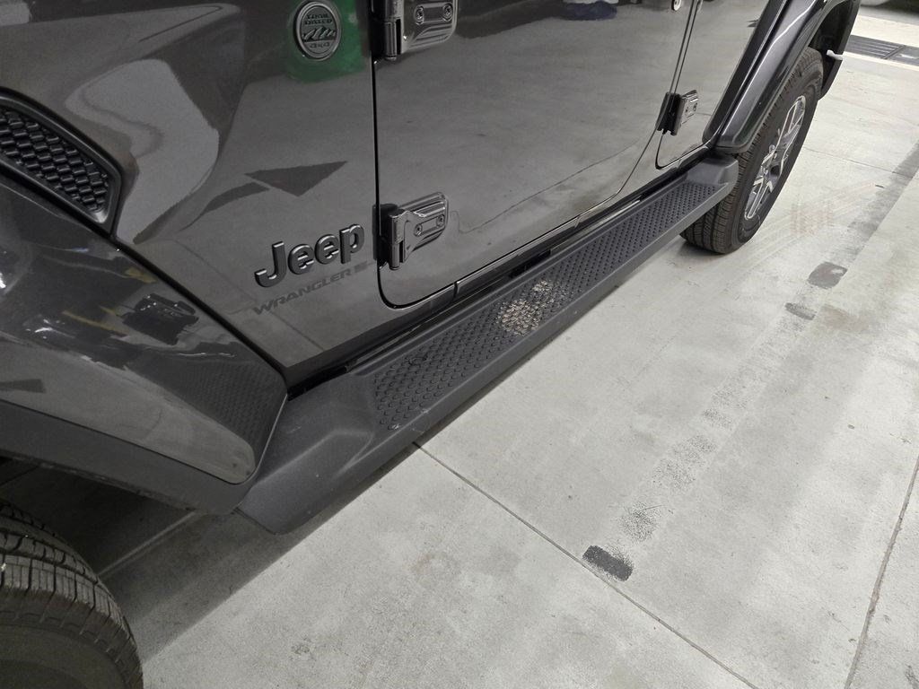 New 2025 Jeep Wrangler Unlimited Sahara AWD/4WD image 10