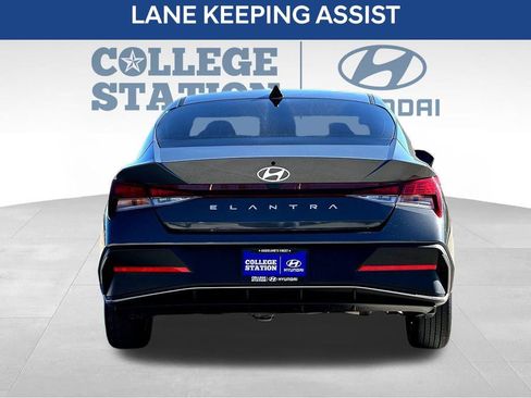 Used 2024 Hyundai Elantra SE image 9