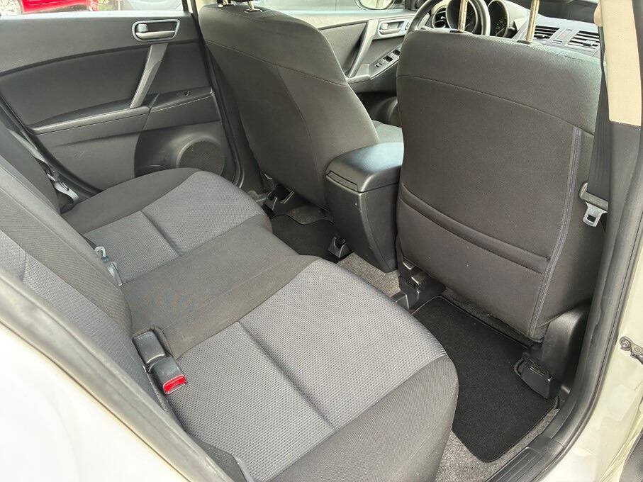 Used 2010 MAZDA MAZDA3 i Touring FWD image 22