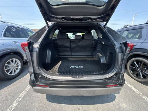 Used 2022 Toyota RAV4 SE w/ Convenience Package AWD/4WD image 30