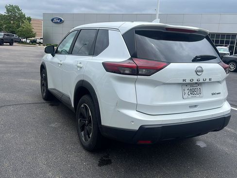 Used 2024 Nissan Rogue SV AWD/4WD image 8