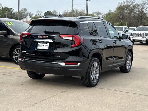Used 2024 GMC Terrain SLT w/ Infotainment Package II AWD/4WD image 3