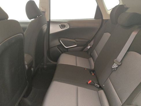 Used 2025 Kia Soul LX image 18