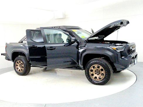 Certified 2025 Toyota Tacoma 4x4 Double Cab Hybrid image 12