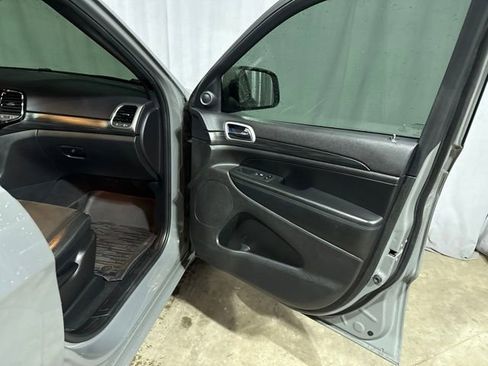 Used 2019 Jeep Grand Cherokee Altitude AWD/4WD image 35