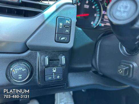Used 2018 Chevrolet Tahoe LT w/ LT Signature Package AWD/4WD image 11