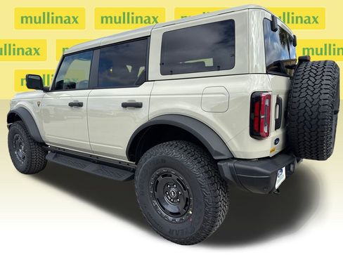 New 2025 Ford Bronco Badlands image 4