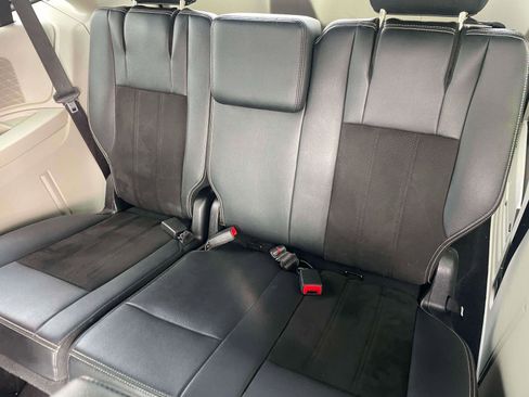 Used 2019 Dodge Grand Caravan SXT FWD image 7