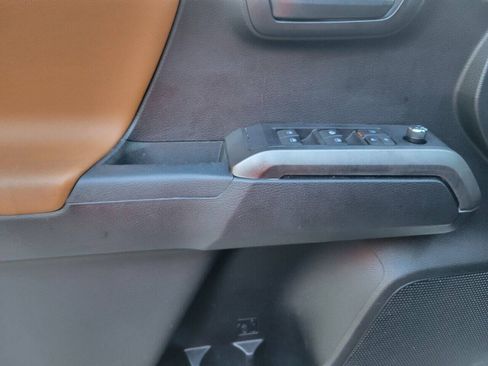Used 2017 Toyota Tacoma SR5 w/ Tow Package RWD image 21