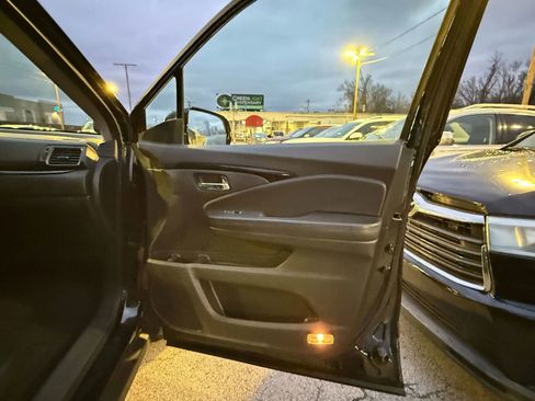 Used 2016 Honda Pilot Touring image 12