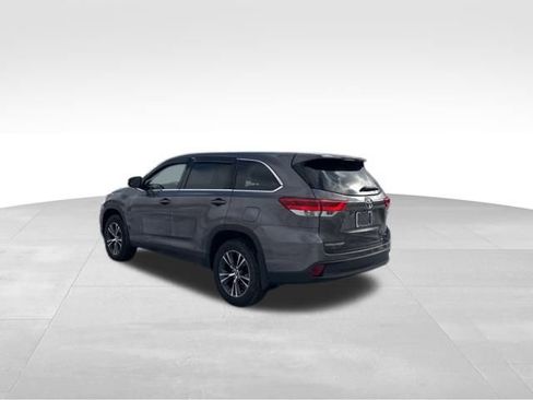 Used 2019 Toyota Highlander LE image 3