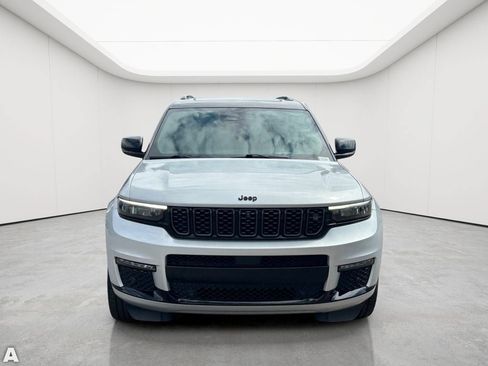 Certified 2023 Jeep Grand Cherokee L Summit w/ Advanced Protech Group IV AWD/4WD image 8